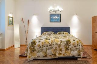 Luxurious, spacious & bright with 2 parking spots - 2