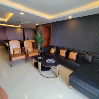 The Pool Apartment, Gold Crest Mall - Lahore - 9