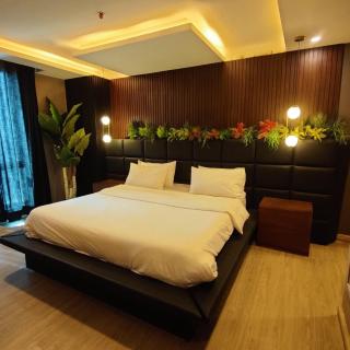The Pool Apartment, Gold Crest Mall - Lahore - 8