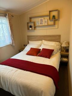Modern & Blissful Beach Park Holiday Home in Dovercourt, Essex, - 5