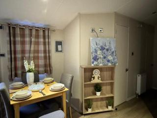 Modern & Blissful Beach Park Holiday Home in Dovercourt, Essex, - Parkeston - 4