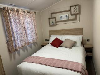 Modern & Blissful Beach Park Holiday Home in Dovercourt, Essex, - 0