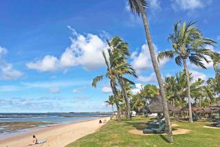 Apartamento Amplo com Varanda Aconchegante - 10 Min a Pé da Vila de Praia do Forte - Praia do Forte - 0