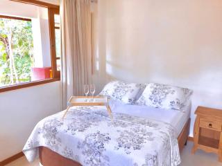 Apartamento Amplo com Varanda Aconchegante - 10 Min a Pé da Vila de Praia do Forte - 7