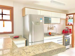 Apartamento Amplo com Varanda Aconchegante - 10 Min a Pé da Vila de Praia do Forte - Praia do Forte - 5