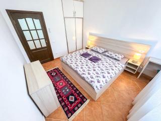 2 bedroom 1015 - Golem - 8