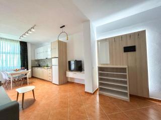 2 bedroom 1015 - Golem - 6