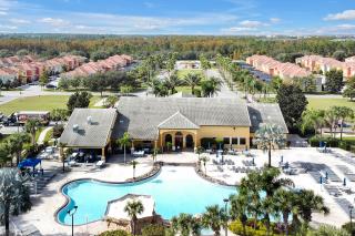 Trendy Retreat - Great Location - Fully Loaded - 9