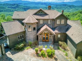The King Of The Mountain - 6617 Sq Ft sleeps 22 amazing mountain views, Private Indoor Pool - 0