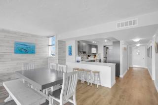 Florida - Spacious Updated Waterfront Condo 2x2 Pool Dock - 2
