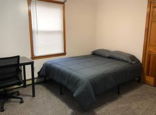 Private house with 4 bedrooms and 2 bathrooms and direct NYC Manhattan train only 10 minute walk away - 1