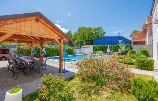 Gorgeous Home In Kamenmost With Jacuzzi - Kamenmost - 2