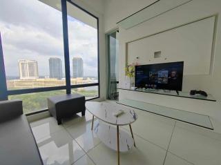 Mid Valley Southkey Mall - 24-7 Support - Netflix - Infinity Pool - 0