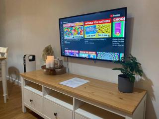 Coastal Inspired 2BR Condo I Fast Wi-Fi I Near BGC - 6