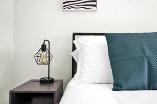 Ventur Oasis Lux Hollywood Private Pool Retreat - 2
