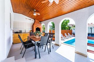 House with private pool 150 m from sea! - Fažana - 6