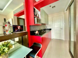 Chic & Cozy 1-BR Condo with Balcony, Sunrise Mountain View, 6 Swimming Pool - Manila - 8