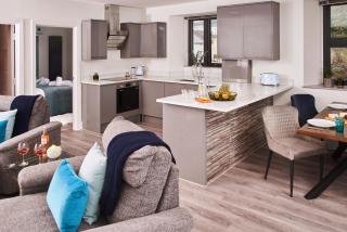 Harbour Breeze - On Torquay's iconic marina with hot tub - 9