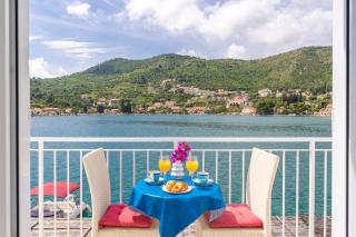 Apartment Lucija - waterfront with sunbeds! - Zaton - 1