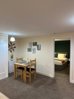 Orange Lilly In Stroud With Free Parking - Stroud - 3