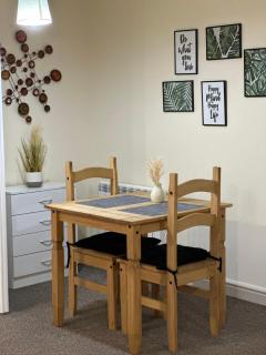 Orange Lilly In Stroud With Free Parking - Stroud - 2