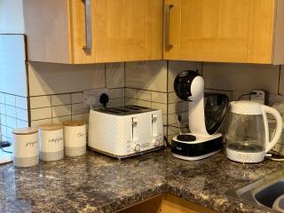 Orange Lilly In Stroud With Free Parking - Stroud - 1