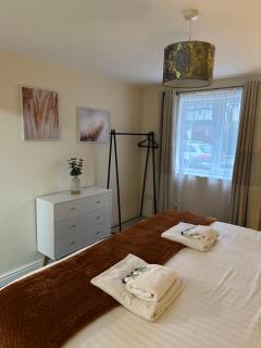 Orange Lilly In Stroud With Free Parking - Stroud - 7