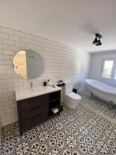 Casa Bahari near the beach with pool, BBQ, and lounge - Marbella - 1