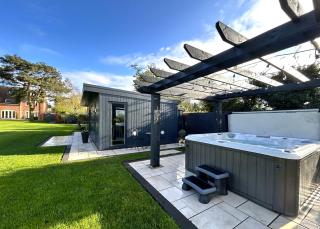 Ascot Lodge - 1
