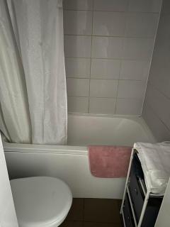 Budget Bliss Apartment - 6