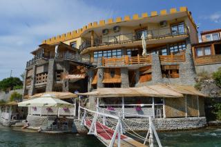 Castle waterfront apartments - 9