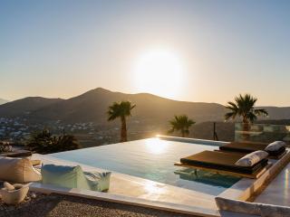 Youtopia Ios Luxury Villas & Suite - 3