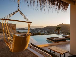 Youtopia Ios Luxury Villas & Suite - 4