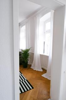 BELLA - Business&Family - 2 Zimmer direkt neben Schloß, Parkplatz, SmartTV, Netflix, Waschmaschine, 24h Checkin, 71qm, Kingsizebett, Hotelbettwäsche - 3