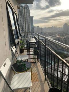 180 degree view in Ortigas - Manila - 3