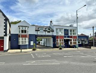 The Prince Albert Pub & Hotel - 9