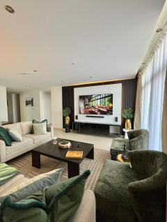 GreenHome 75 inch TV 5mints from the beach and City - Dar es Salaam - 0