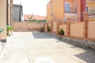 Apt - Sleeps 4 - Pets Ok - Parking - Garden - 4