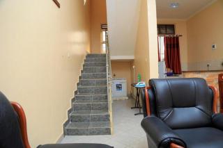 Apt - Sleeps 4 - Pets Ok - Parking - Garden - 3