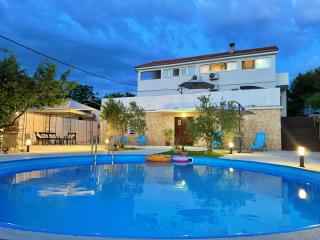 Apartments Villa Mihaela - Banj - 0