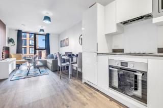City Centre Emerald Escape - SLEEPS-6, 2BEDS & 2BATHS , NETFLIX , FREE INTERNET - Birmingham - 2