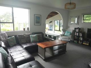 Bay and Karioi view in town - Raglan - 5