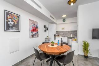 Full sea View 1BR in Bat Yam on the Beach - 3