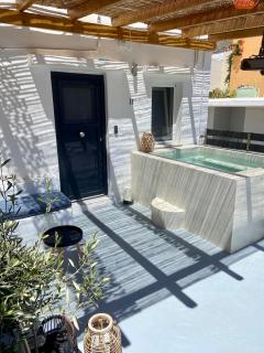 AVALON Luxury Suites - Ermoupoli - 3