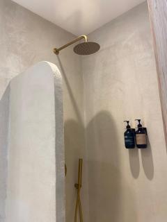 La Halte des Arènes de Nîmes Nude Beauté du Minimalisme - Nimes - 1