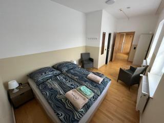 Zimmer für 2 Personen-Bad-Kühlschrank-TV-11 - 5