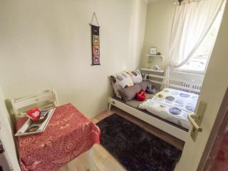 Cosy Room in Our Apartment - Berlin - 6