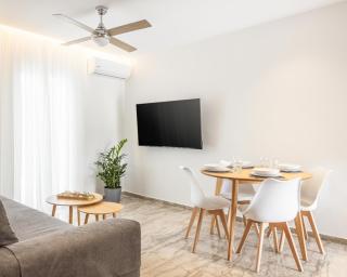 Minimalist apartment near the airport and the city center - Kanálion - 9