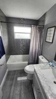 3 bedroom 2 bathroom near the beach, big yard - West Palm Beach - 4