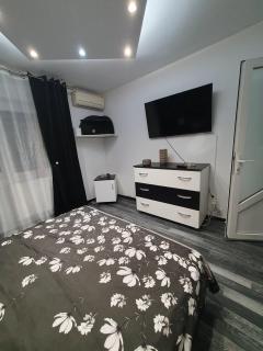 Lovely Urban Retreat - 2